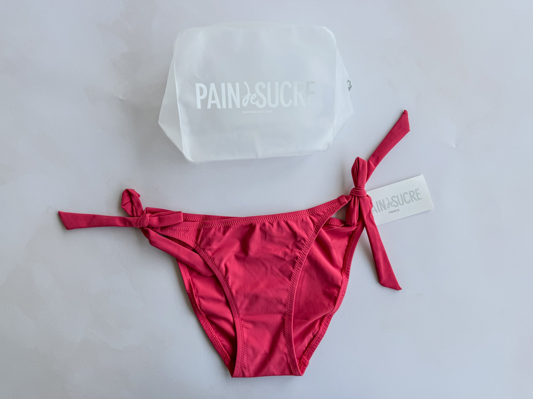 Pain De Sucre Schwarzes seitlich gebundenes Bikinislip in Onyx