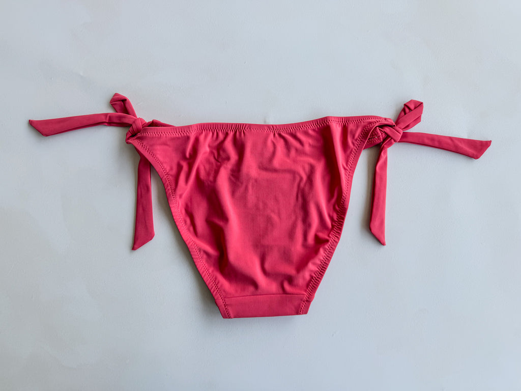Pain De Sucre Schwarzes seitlich gebundenes Bikinislip in Onyx