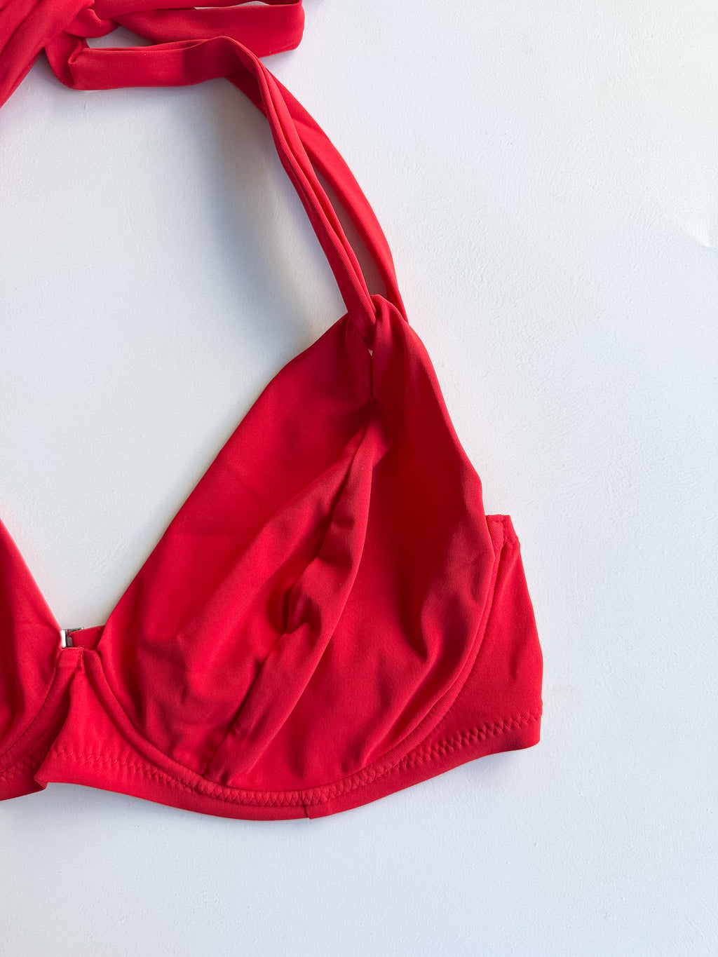 Pain De Sucre rotes Bikini-Oberteil mit doppelten Trägern Iquito