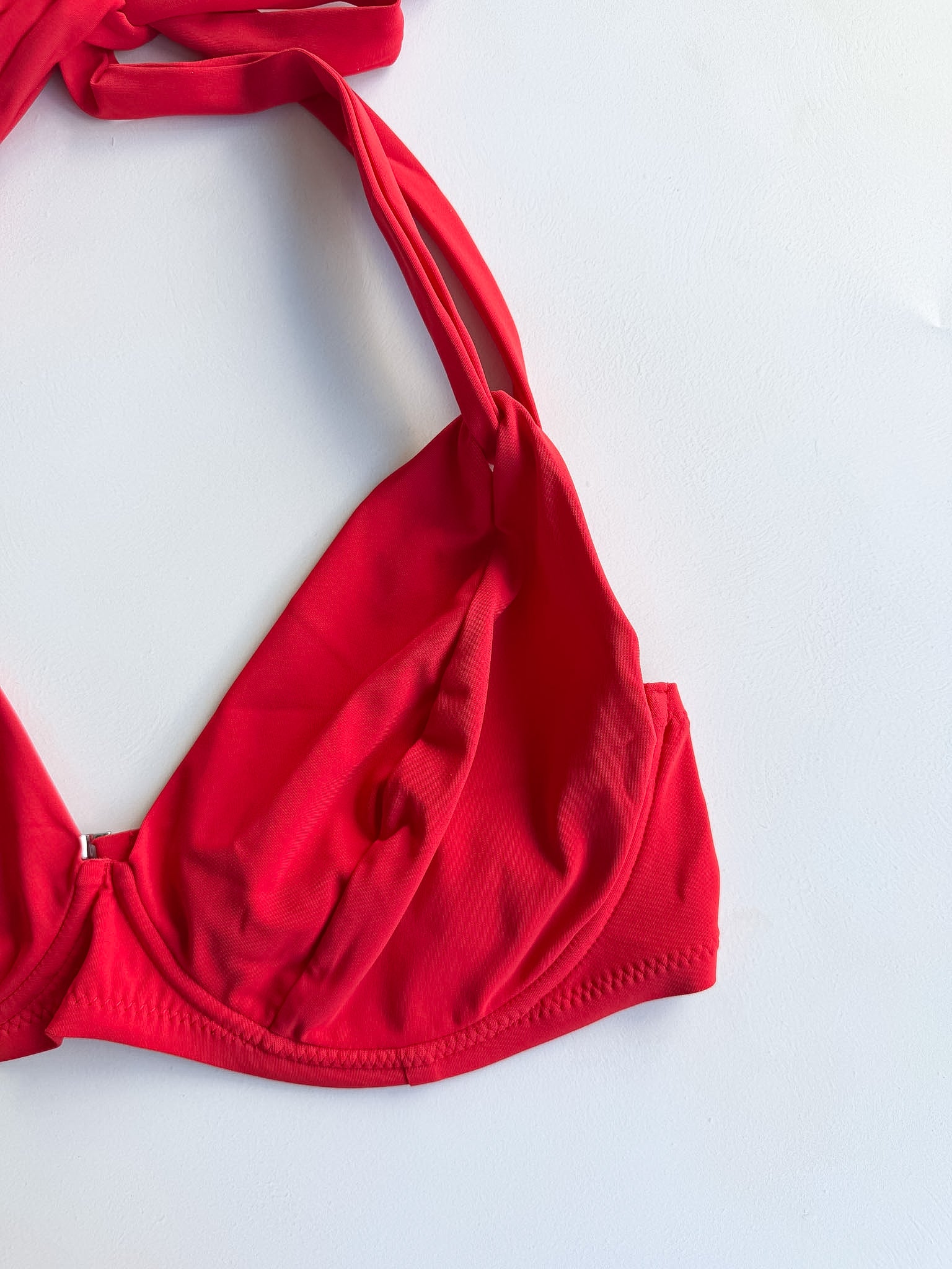 Pain De Sucre rotes Bikini-Oberteil mit doppelten Trägern Iquito