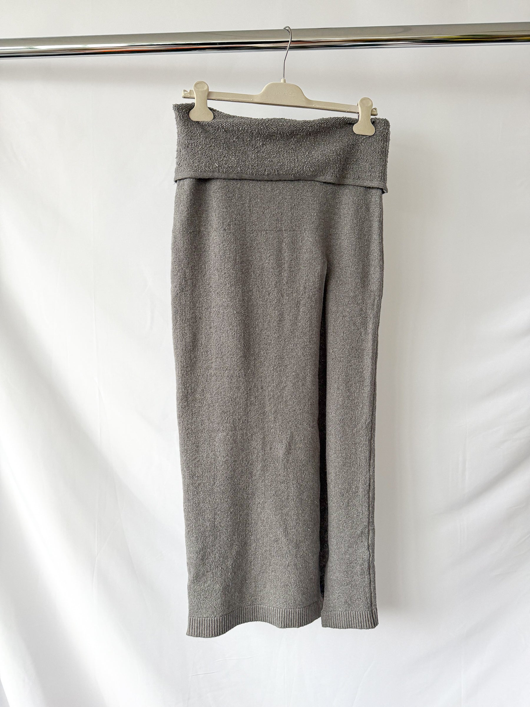 Jupe longue fendue Skims grise en maille texturée