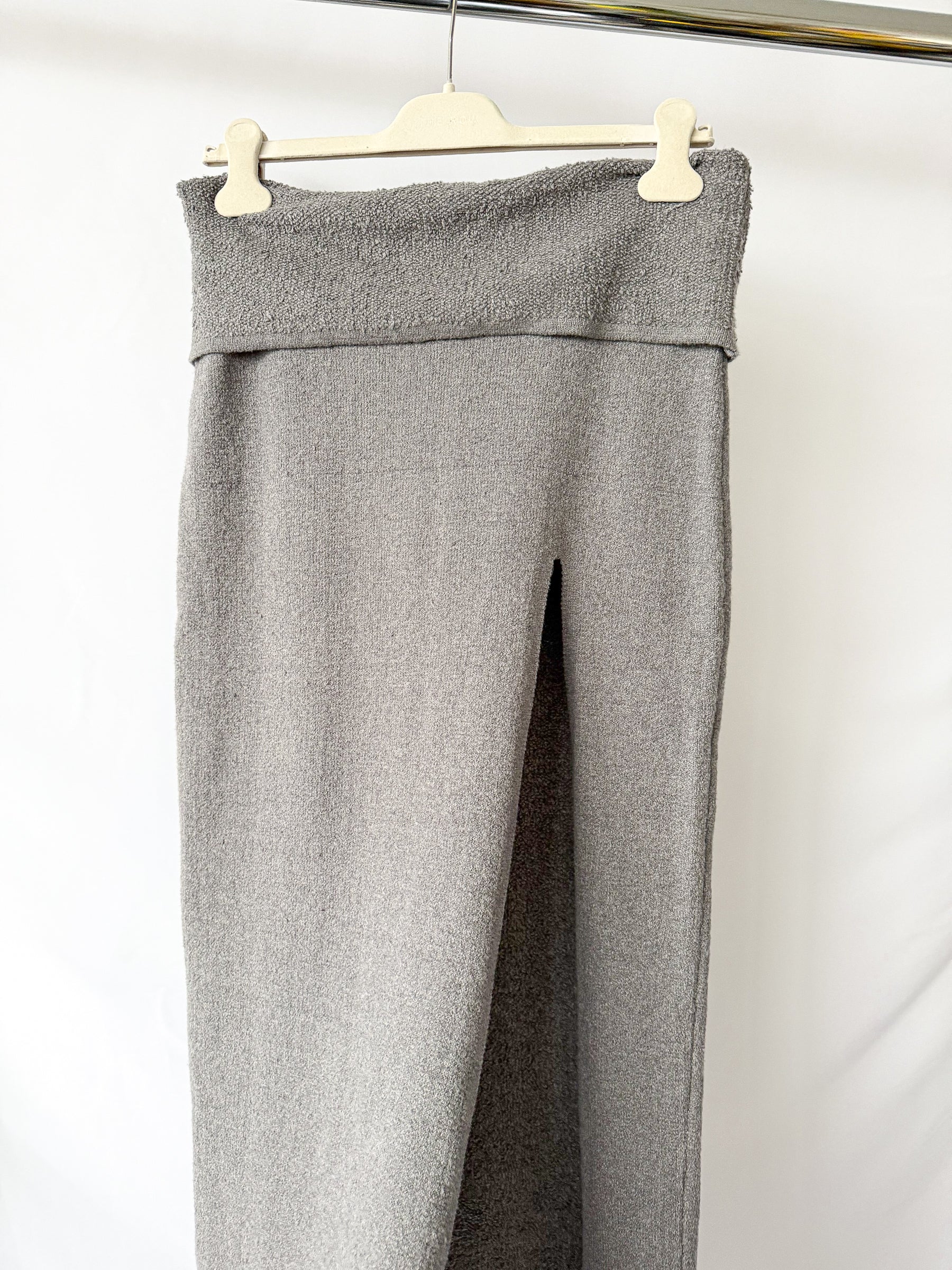 Jupe longue fendue Skims grise en maille texturée