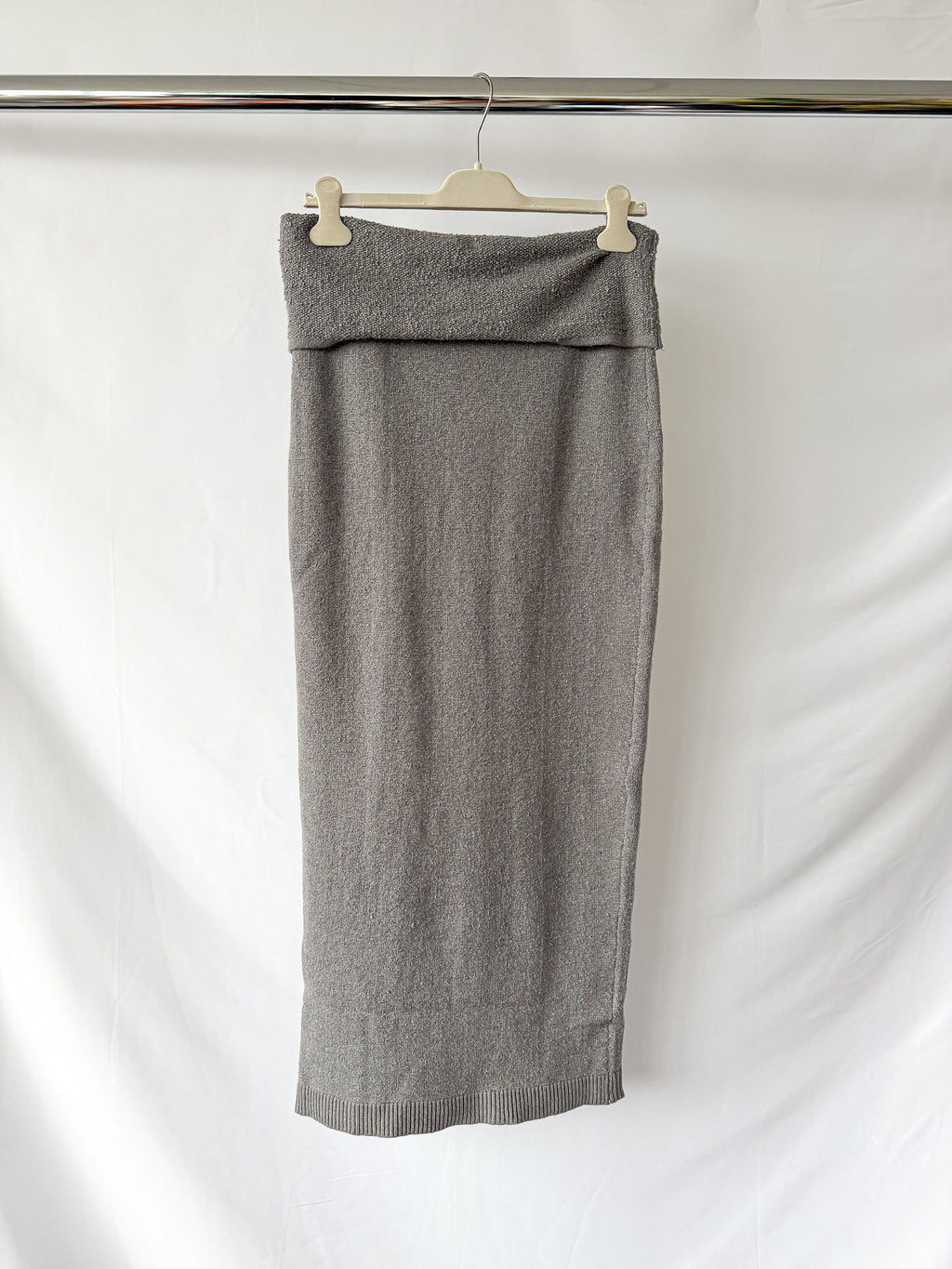 Jupe longue fendue Skims grise en maille texturée