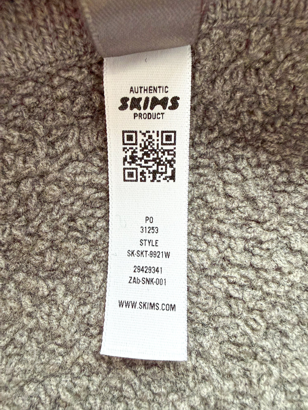 Jupe longue fendue Skims grise en maille texturée