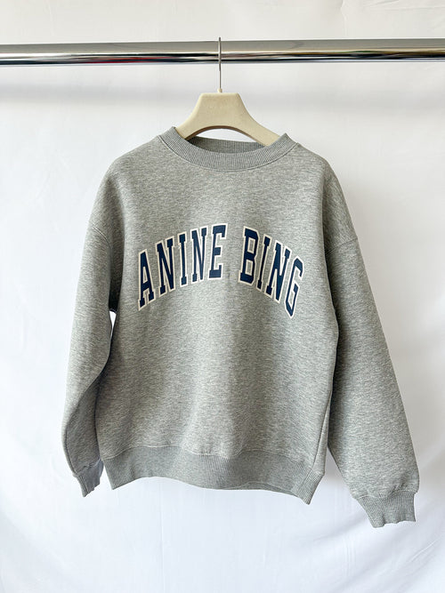 Anne Bing Spencer Logo Print Graues Sweatshirt