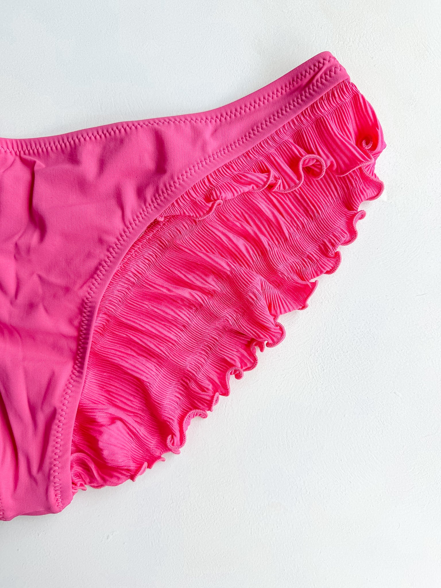 Pain De Sucre Bikinihose mit Rüschen und knapper Bedeckung in Alala Rio Multicolor