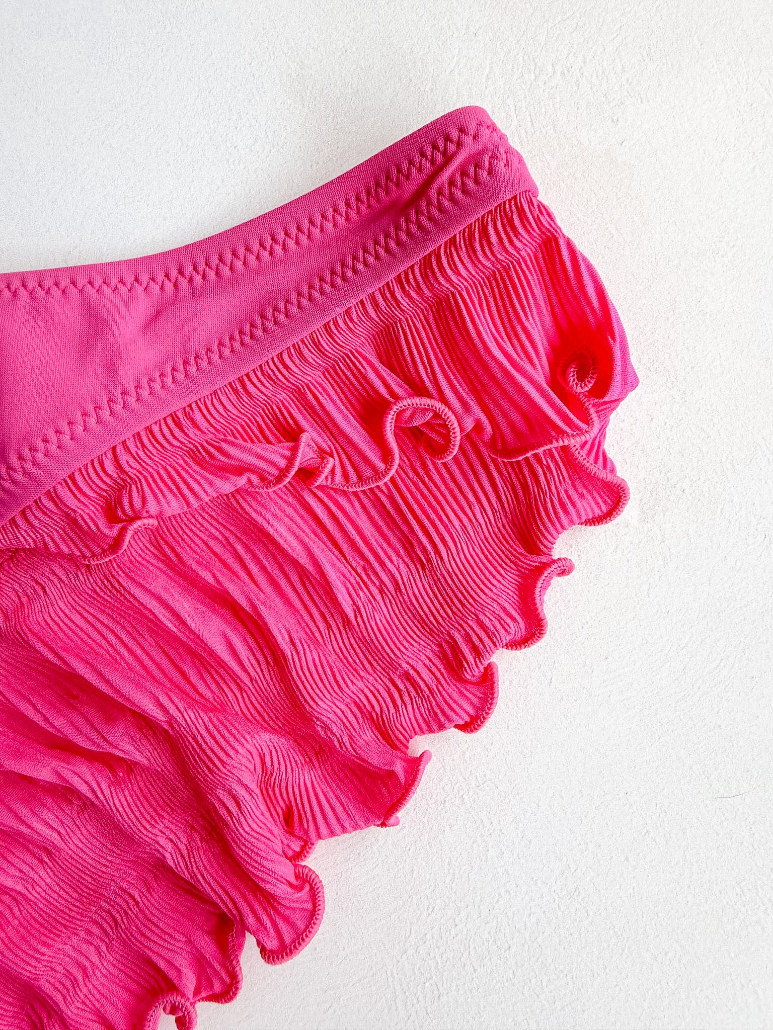 Pain De Sucre Bikinihose mit Rüschen und knapper Bedeckung in Alala Rio Multicolor