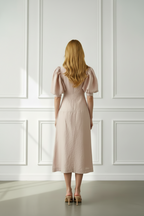 AJE DusK Rosa Seidenkleid mit geknoteter Vorderseite und Puffärmeln