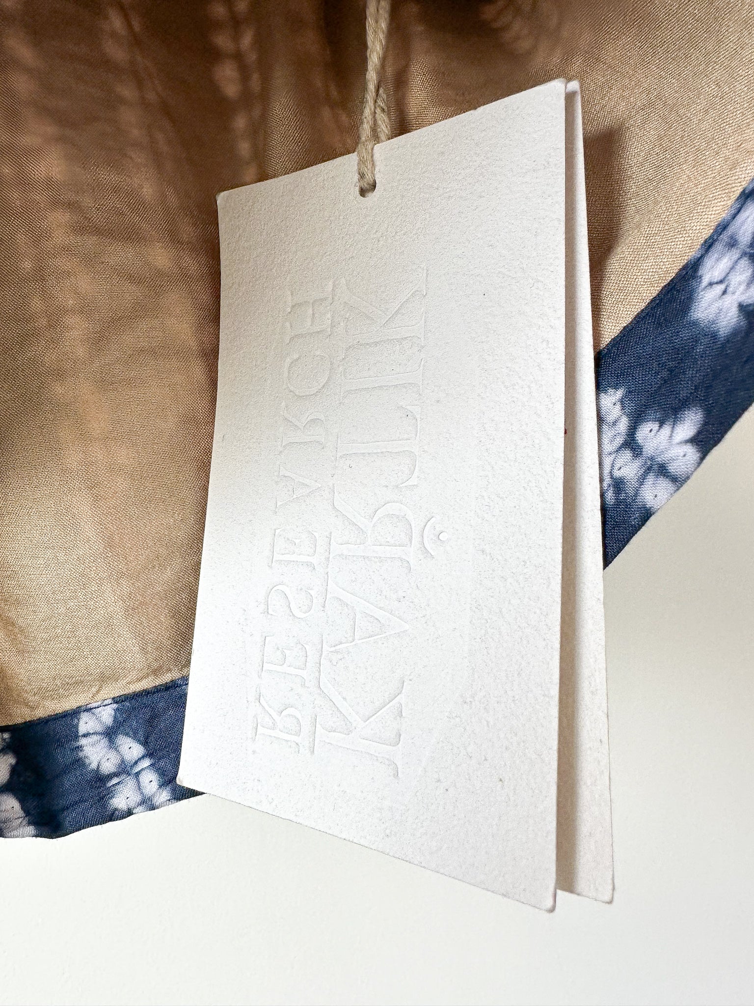 Short en soie bleu tie-dye Kartik Research