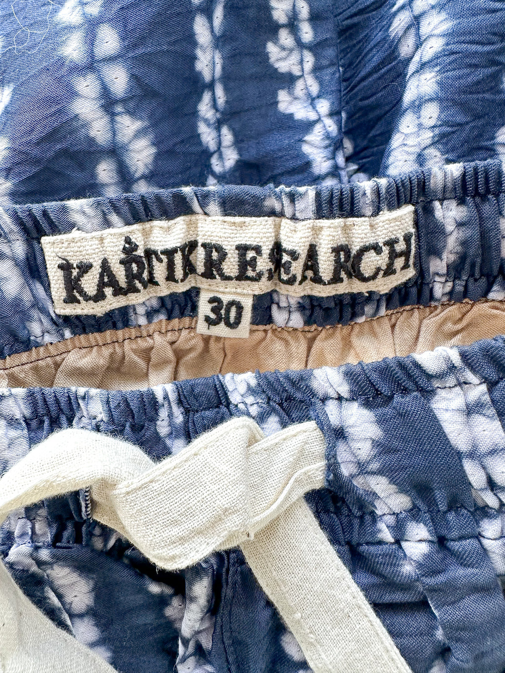 Short en soie bleu tie-dye Kartik Research