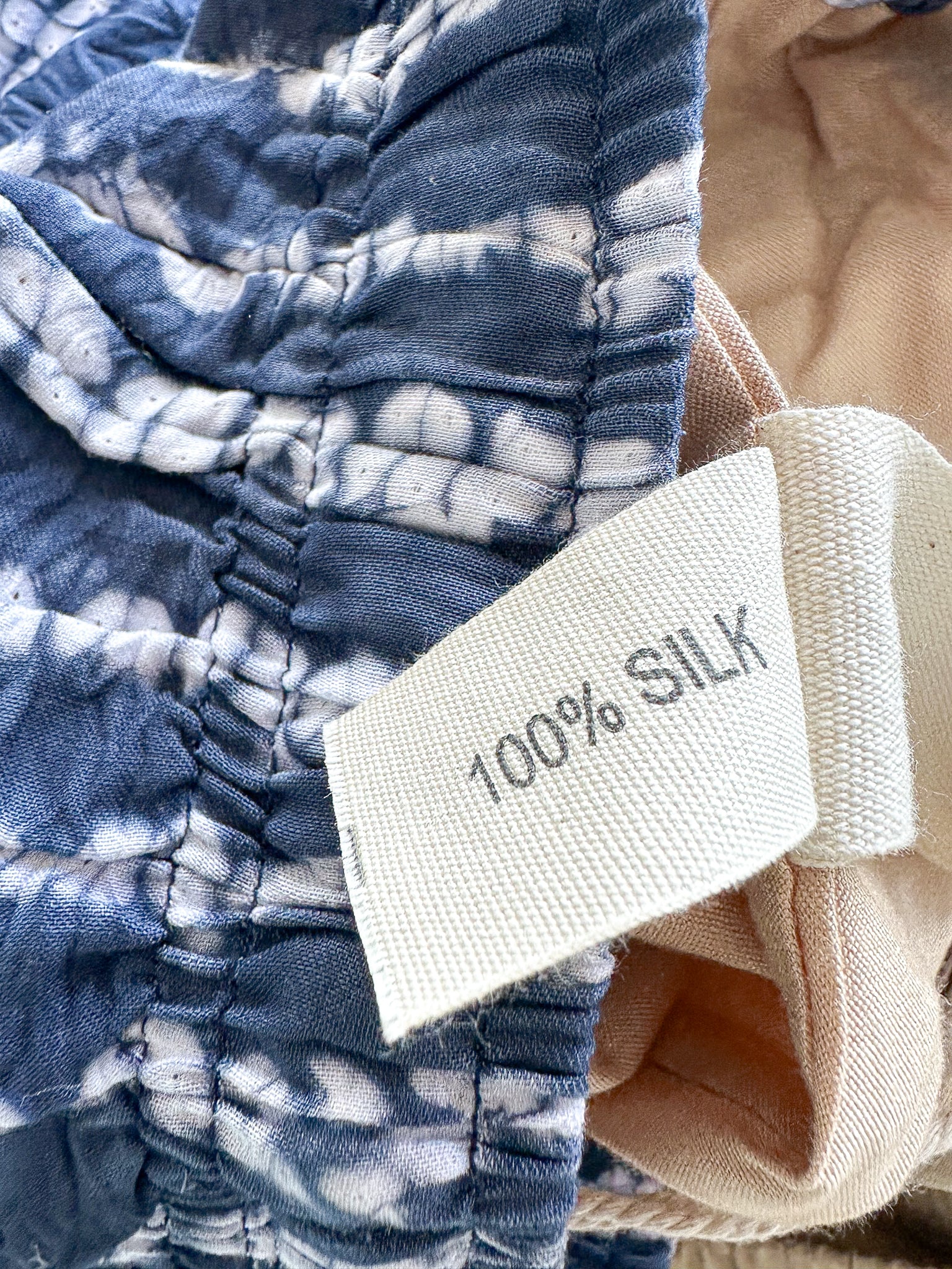 Short en soie bleu tie-dye Kartik Research