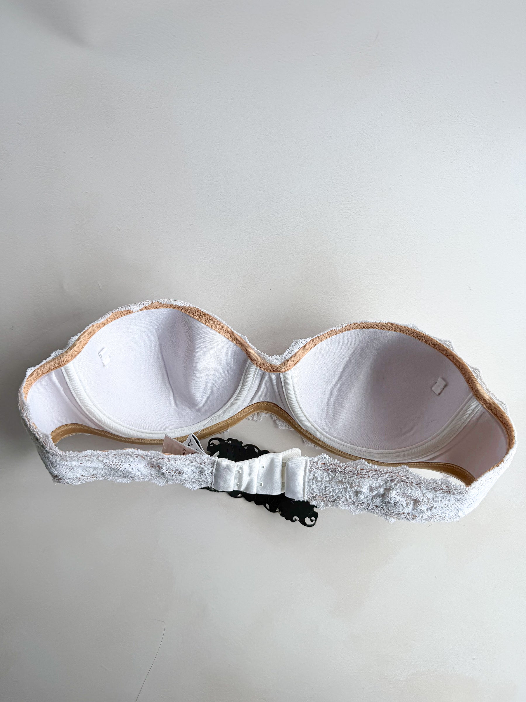 Pain De Sucre White French Lace Padded Strapless Bra in Neal