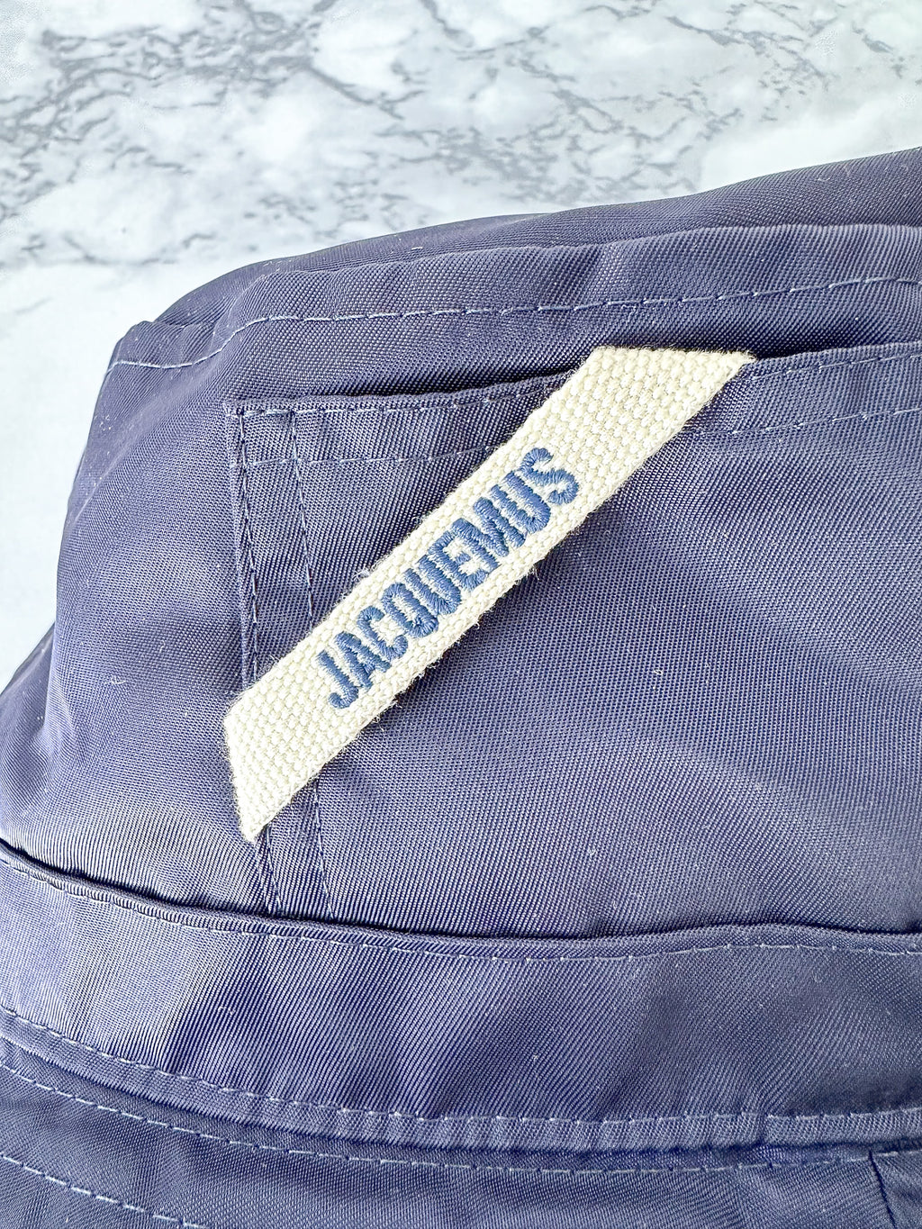 Jacquemus Le Bob Ovalie Shell Chapeau Bob Bleu Marine