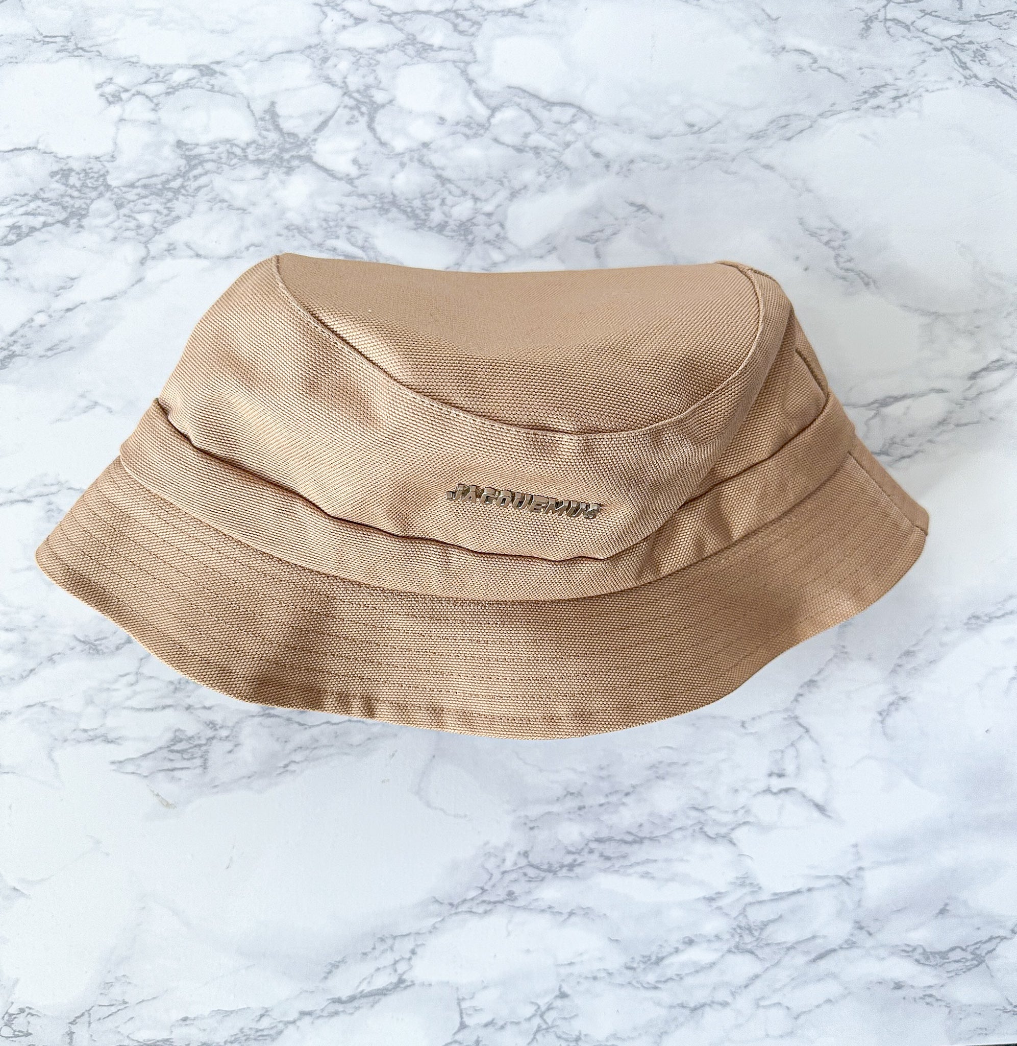 Bob beige Jacquemus Le Bob Gadjo avec logo en relief