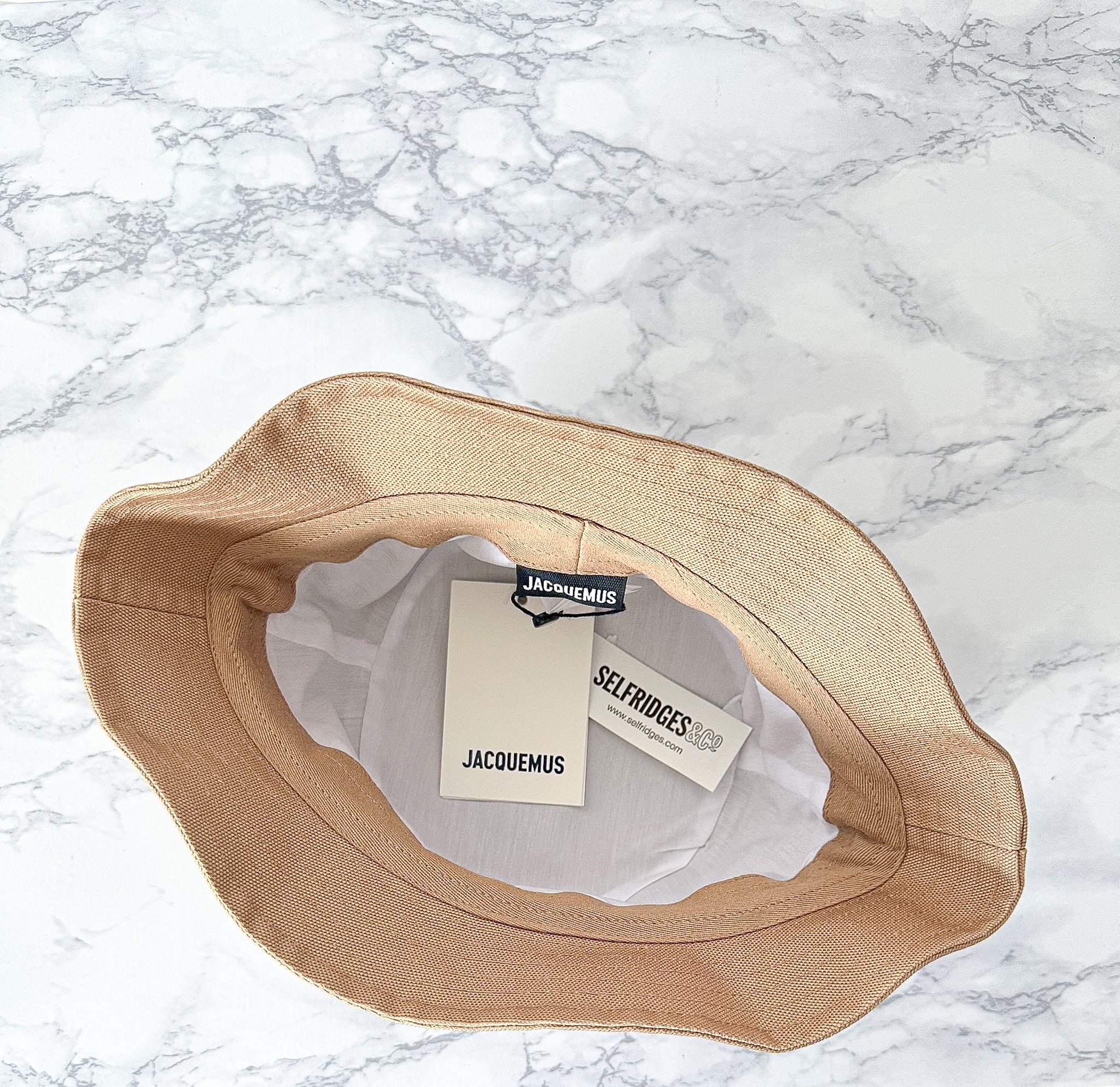 Bob beige Jacquemus Le Bob Gadjo avec logo en relief