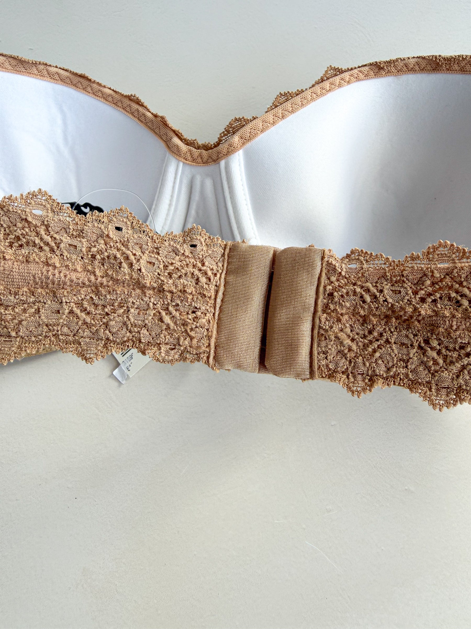 Pain De Sucre French Lace Padded Strapless Bra in Neal