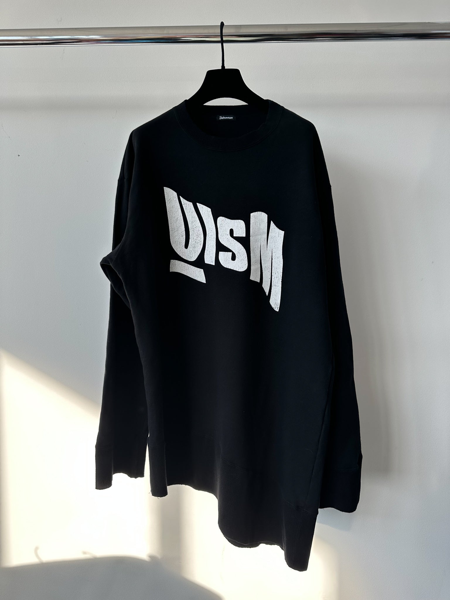 Sweat-shirt asymétrique noir Undercoverism avec logo USM