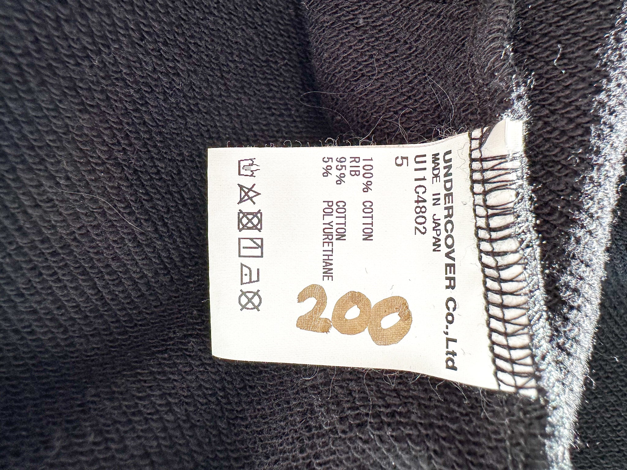 Sweat-shirt asymétrique noir Undercoverism avec logo USM