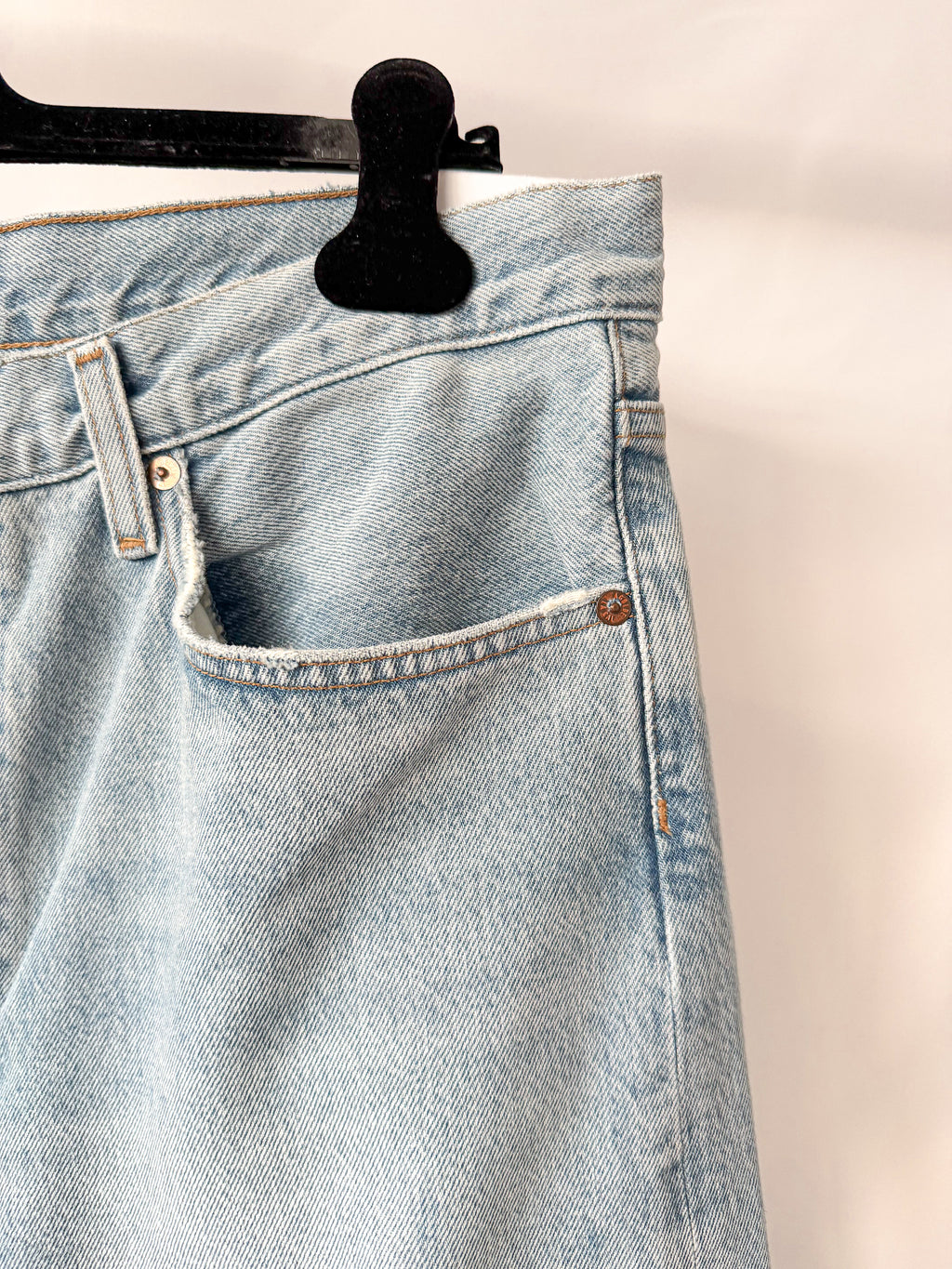 Agolde Henson Baggy Taper Denim Jeans in Replica