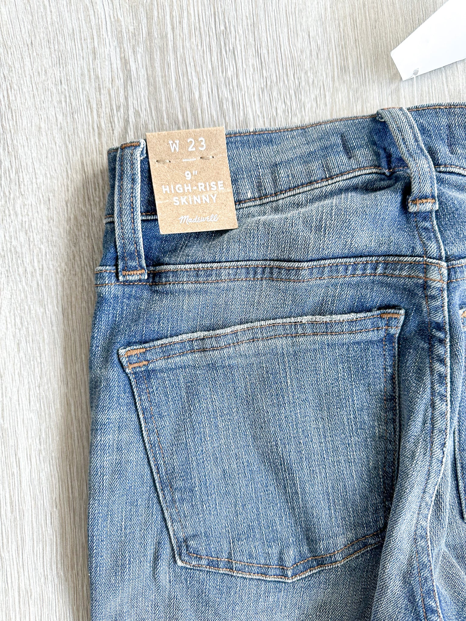 Джинсы-скинни со средней посадкой MADEWELL 9 дюймов в цвете York Wash: порвать и починить