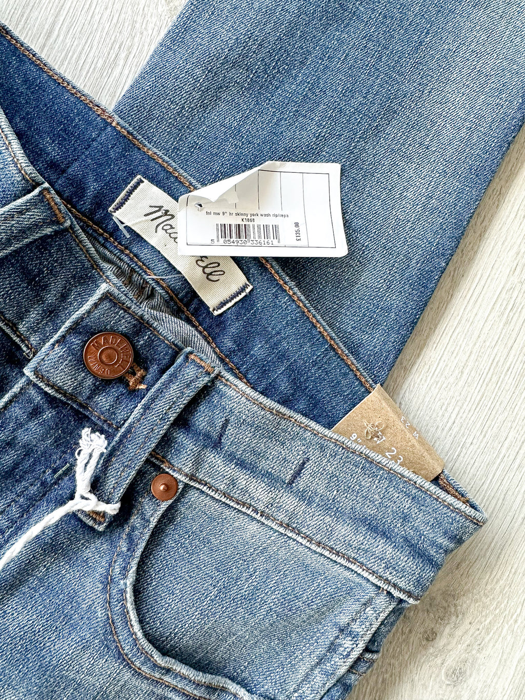 Джинсы-скинни со средней посадкой MADEWELL 9 дюймов в цвете York Wash: порвать и починить