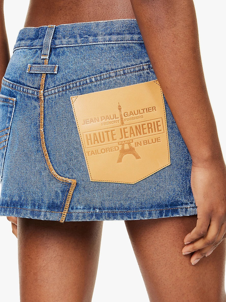 Mini-jupe en jean à grand logo Jean Paul Gaultier Haute Jeanerie