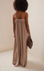 The Frankie Shop – Maude – Übergroßer, fließender Jumpsuit in Beige mit Raffung