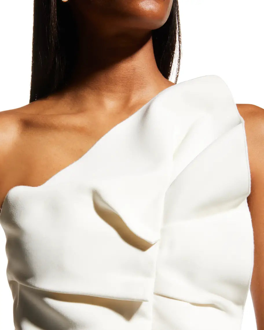 Robe colonne blanche à volants et à une épaule Warrington de Roland Mouret