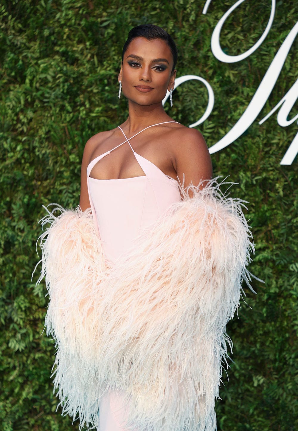 16ARLINGTON Abito da sposa senza spalline con dettagli in crêpe Minelli bianco avorio