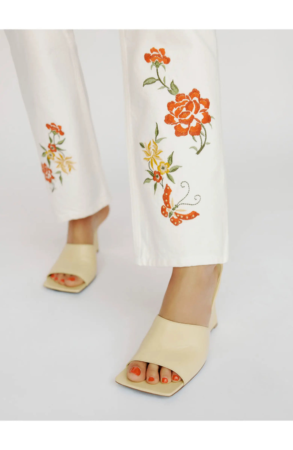 Reformation White Cynthia Straight Leg Mid Rise Denim Jeans - House Of Huntington