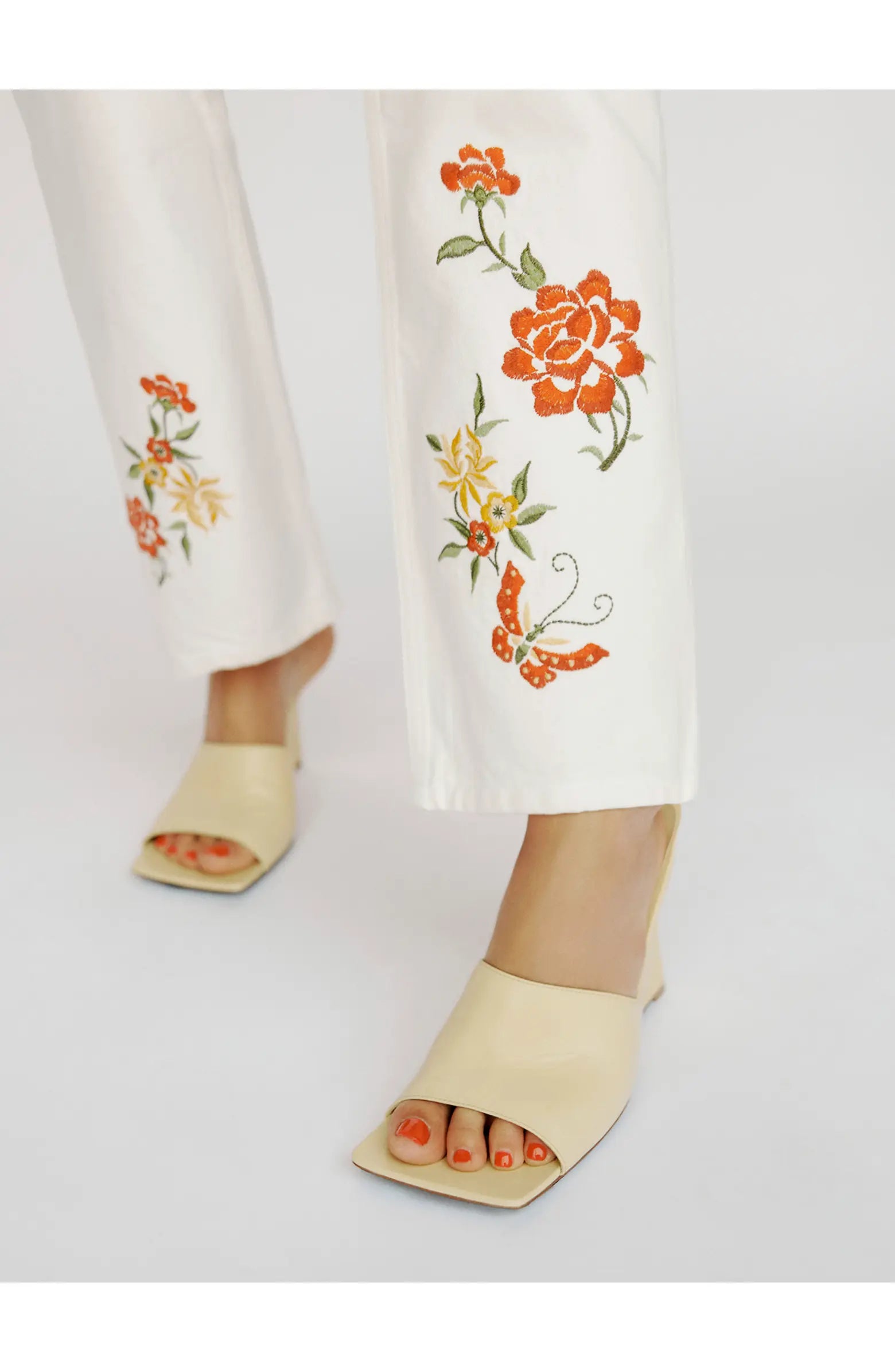 Reformation White Cynthia Straight Leg Mid Rise Denim Jeans - House Of Huntington