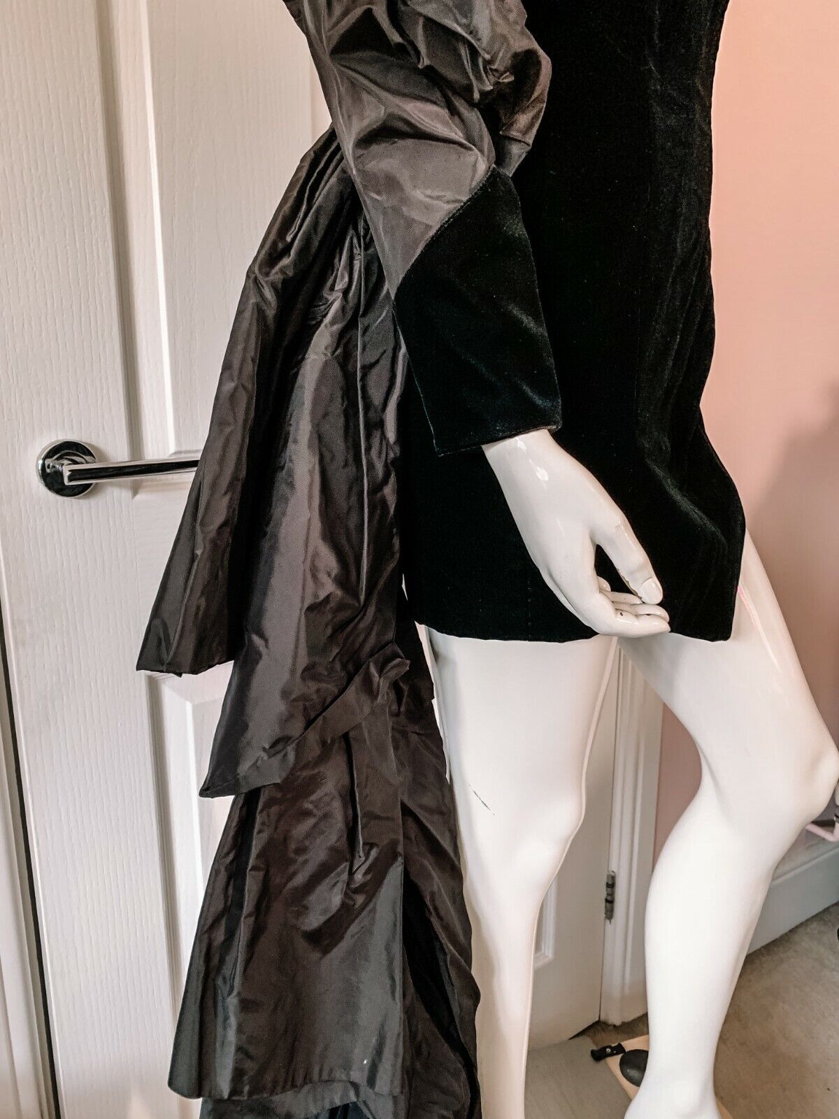 alexandre vauthier black velvet dress V Neck Velvet Mini Dress