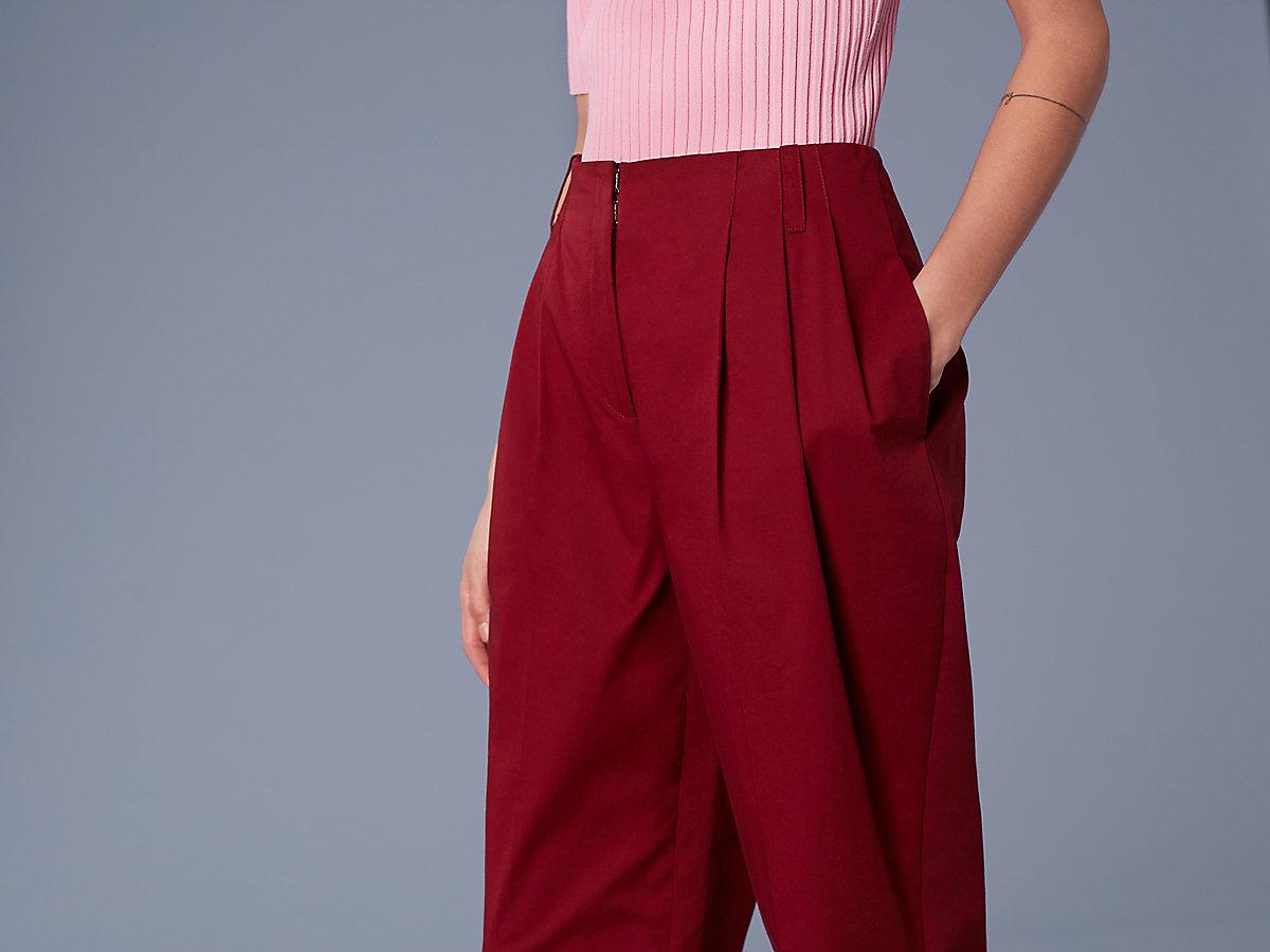Diane Von Furstenberg DVF Pleat Front Tapered Oxblood Pants Trousers - House Of Huntington